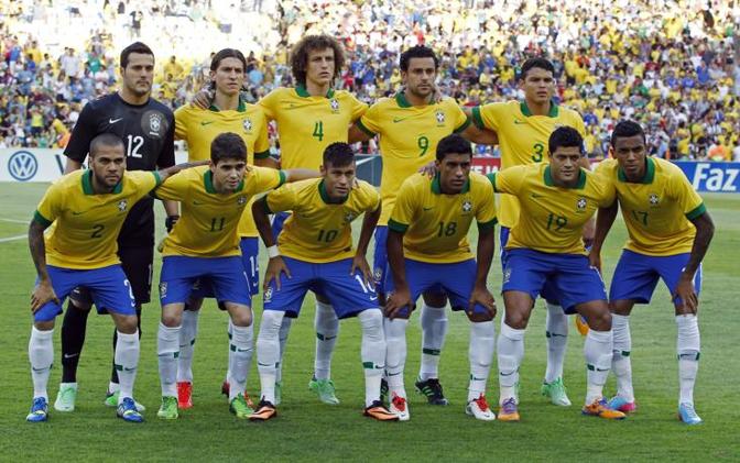 Il Brasile di Scolari scende in campo nel rinnovato Maracan. Reuters